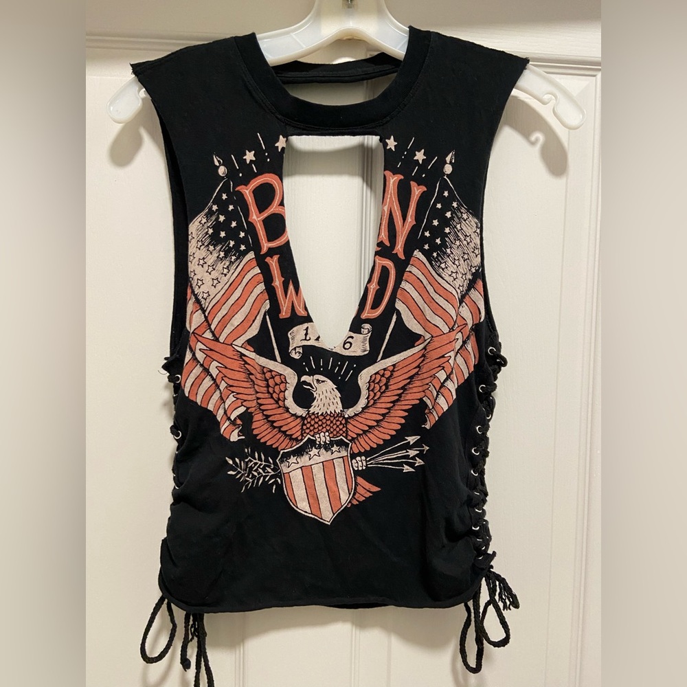 Born free biker crop top 🧡